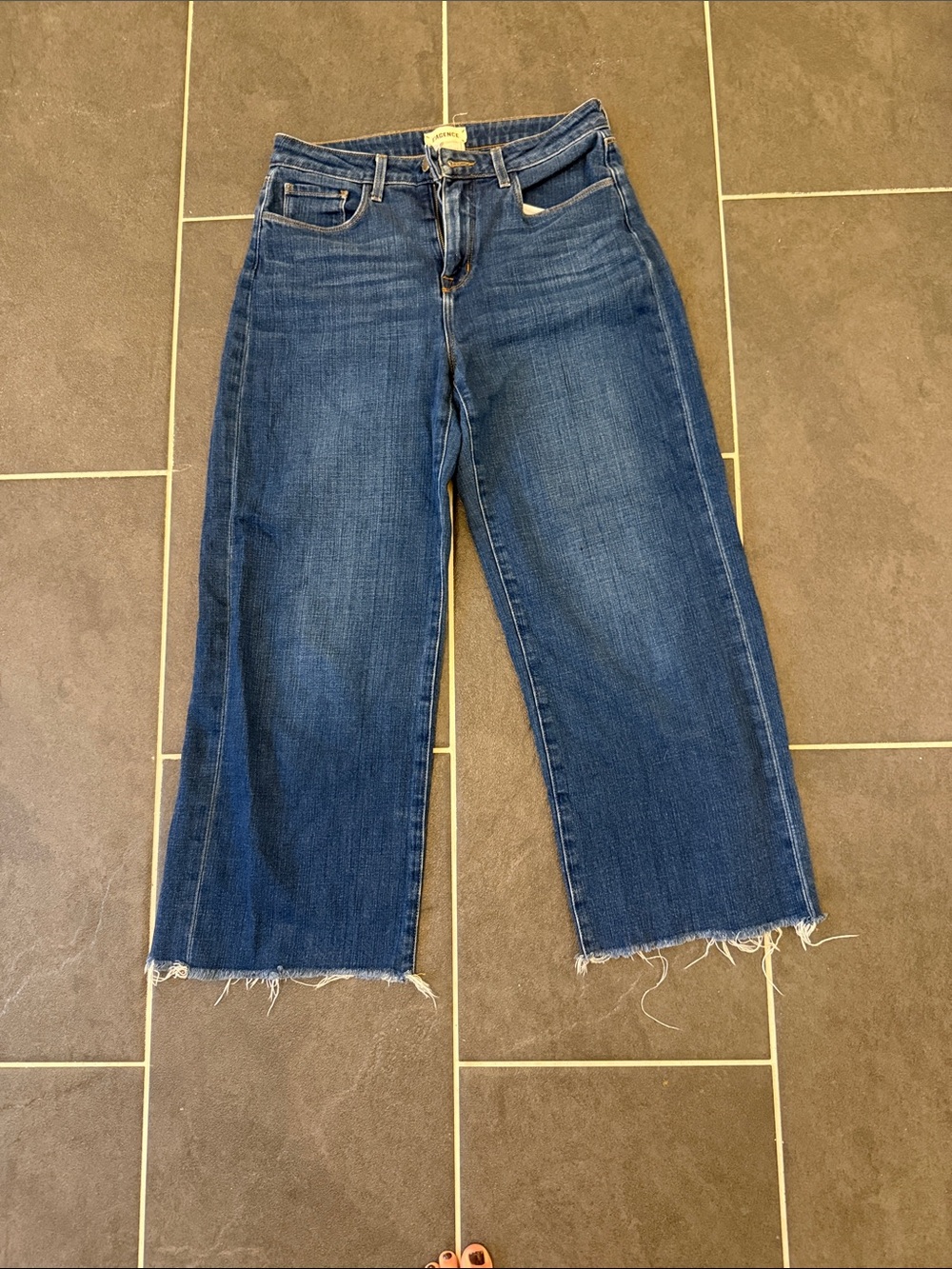 Lโagence Wide-Leg Cropped Ankle Jeans in Dark Blue - High Rise